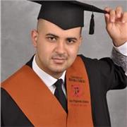 Ingeniero químico imparte clases de matemáticas física y química a los chicos que lo necesiten